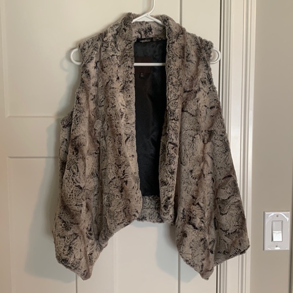 Faux Fur Vest - Picture 1 of 3